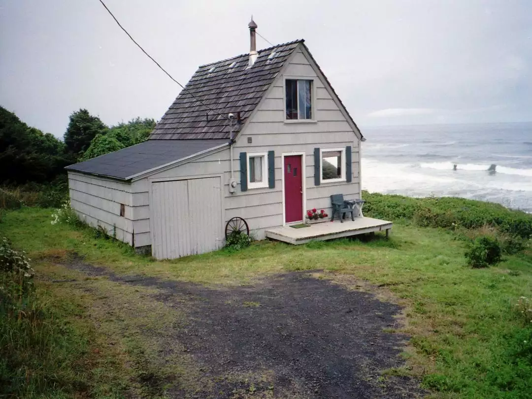 <p>Yachats, OR great little village on Oregon Coast. This was a rustic rental cabin we stayed in couple of times.</p>