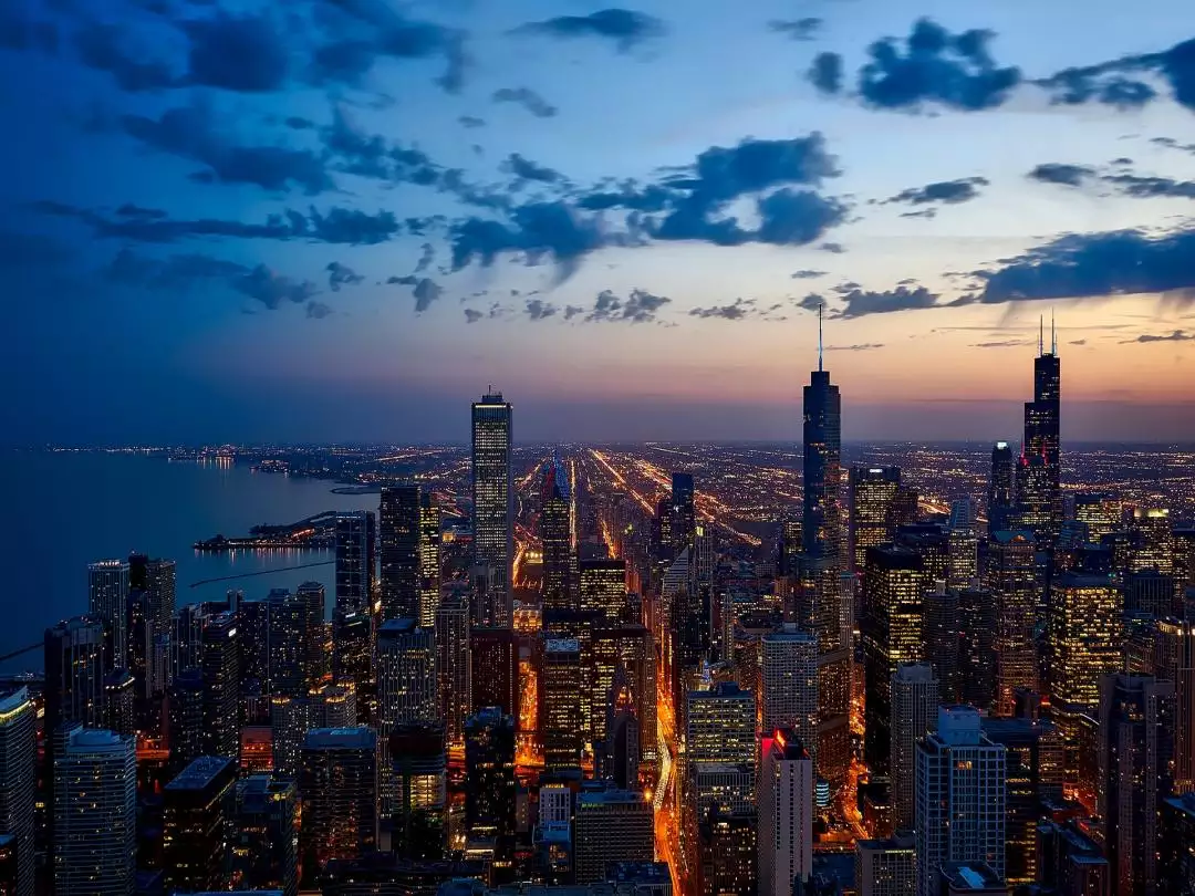 Chicago Night Lights image by David Mark from Pixabay