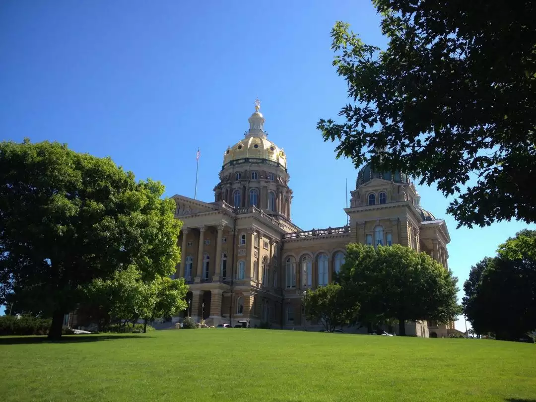 State Capitol Des Moines Iowa Image by Alan Stanley from Pixabay