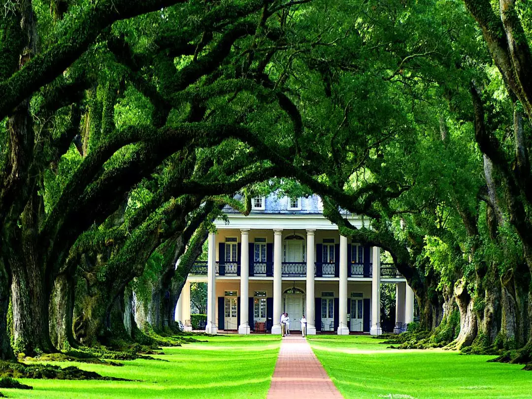 Louisiana plantation home image by RENE RAUSCHENBERGER from Pixabay