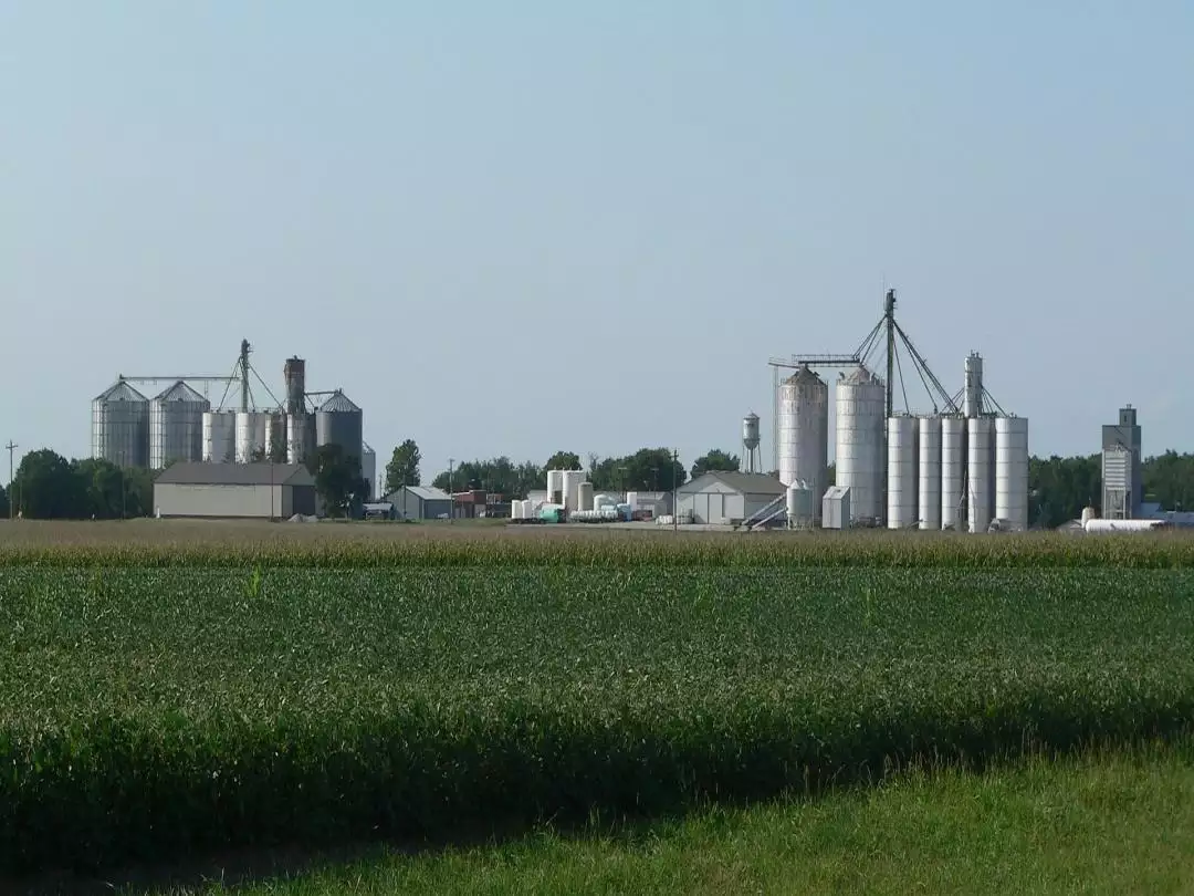 Byron Farm image by David Mark from Pixabay