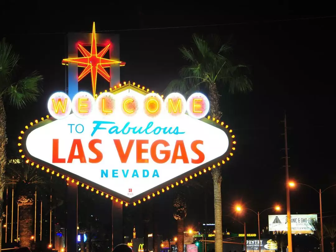 Las Vegas Landmark image by tookapic from Pixabay