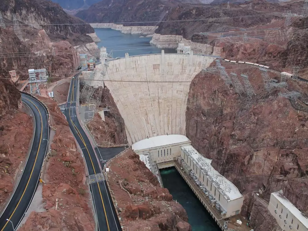 Hoover Dam border Nevada-Arizona image by RJA1988 from Pixabay