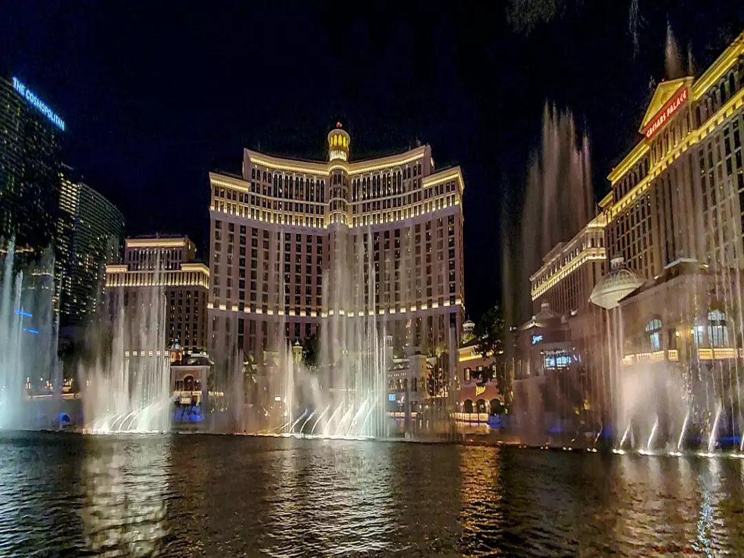 Bellagio Fountains Las Vegas image by Michelle Maria from Pixabay