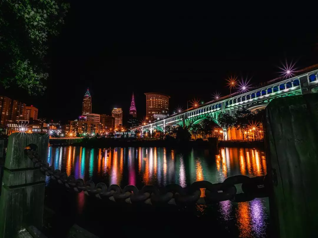 Cleveland Ohio night scape image by David Mark from Pixabay