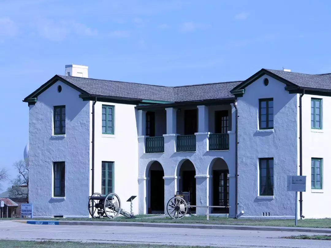 Fort Reno Historic Building image by 15299 from Pixabay