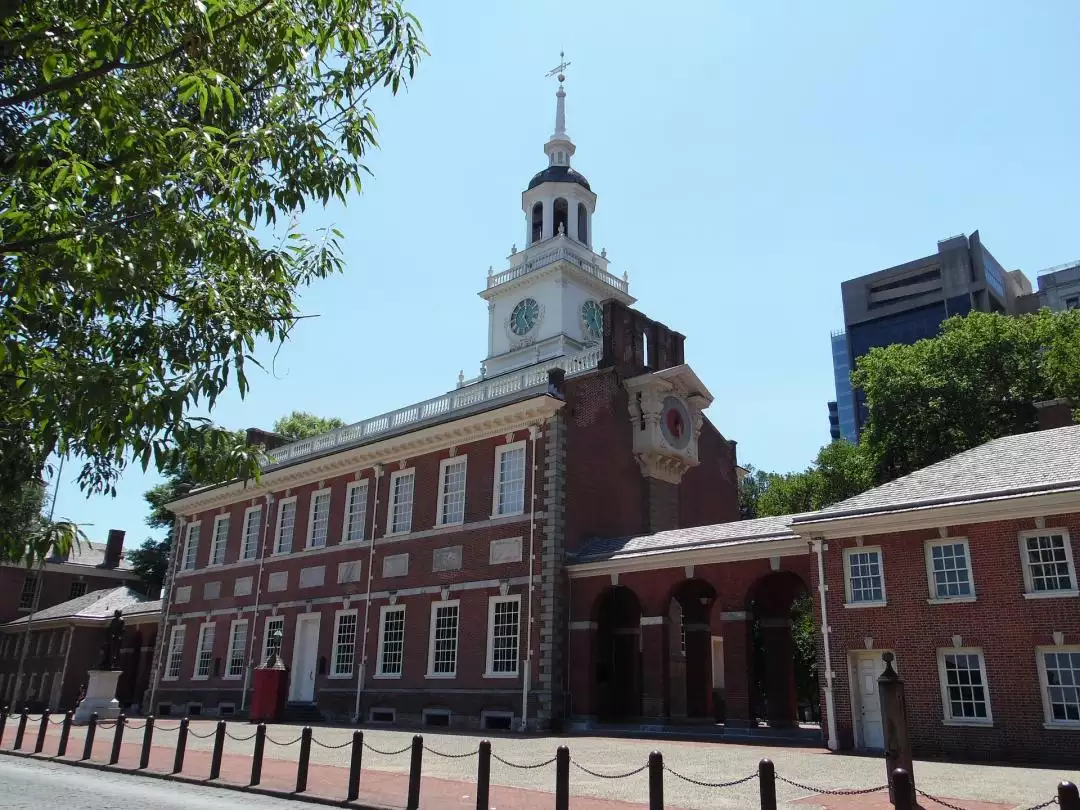 Independence Hall Philadelphia image by Jeanene Fisher from Pixabay