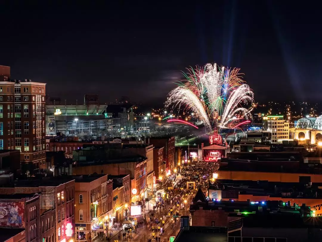 Fireworks Nashville Tennessee image by Garrett Hill from Pixabay