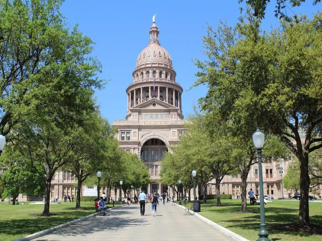 Capitol Building in Austin image by Kim Broomhall from Pixabay