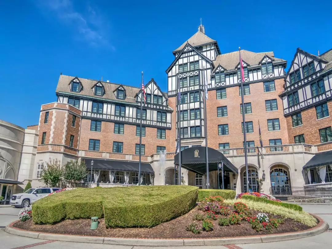 Hotel in Roanoke image by Michelle Maria from Pixabay