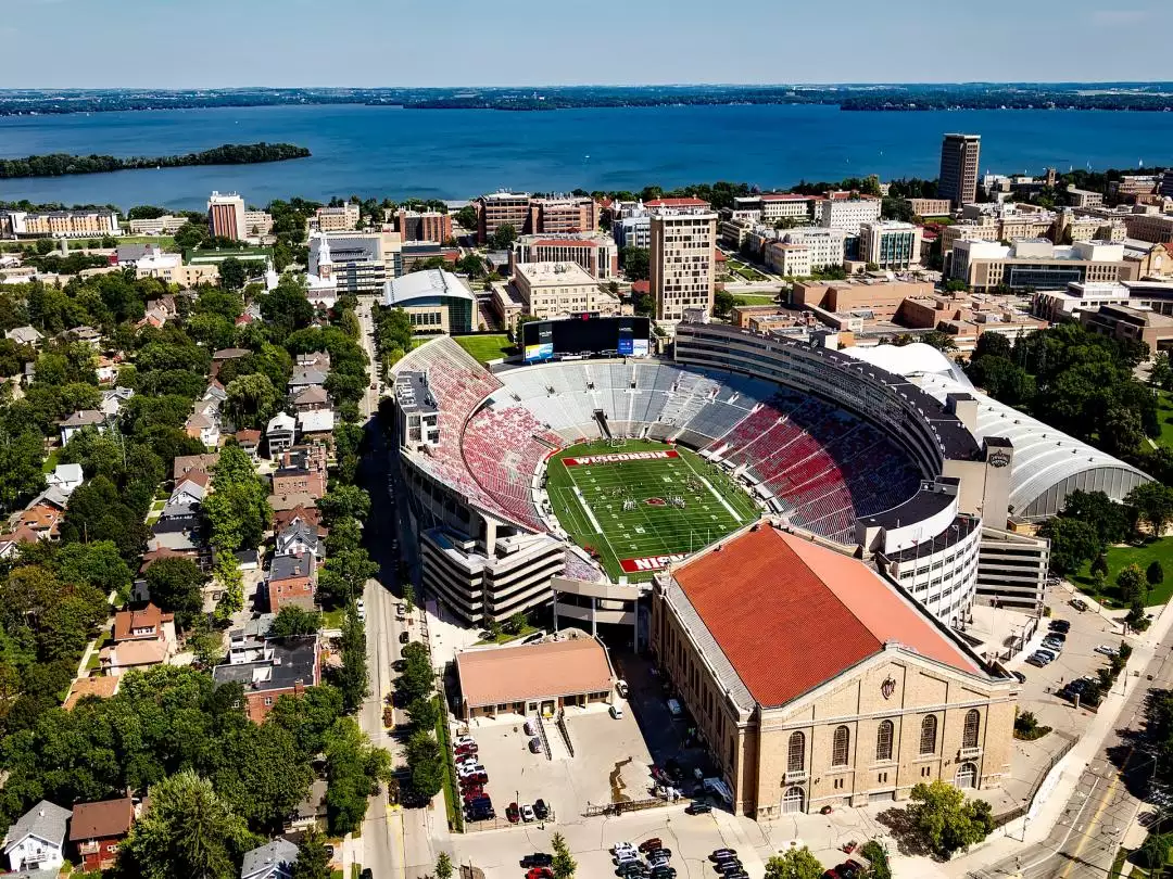 University of Wisconsin image by David Mark from Pixabay